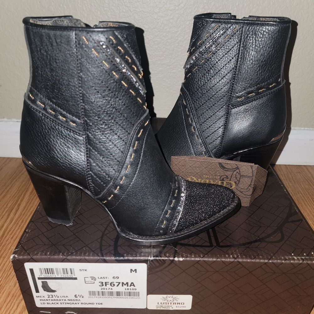 Lustreno Black Textured Ankle Booties